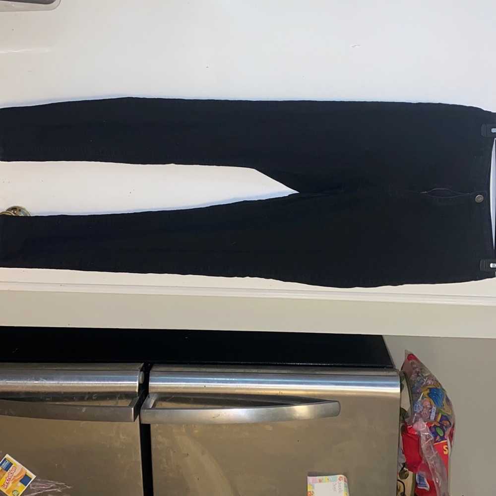 Skinny jeans. Black.